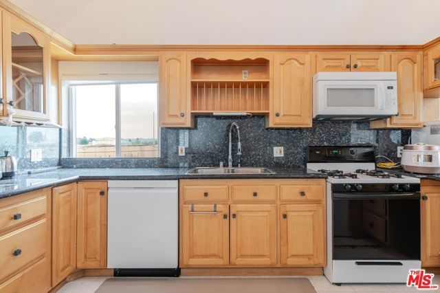 1121 E Wilson Avenue 12, Glendale, CA 91206