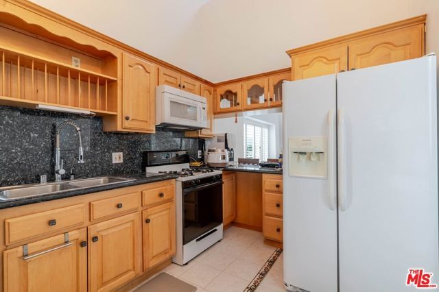1121 E Wilson Avenue 12, Glendale, CA 91206