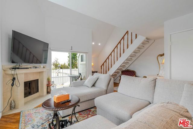 1121 E Wilson Avenue 12, Glendale, CA 91206