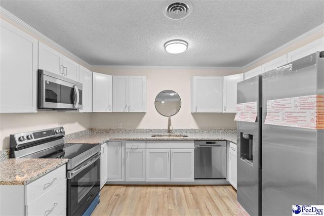 37 York St, Florence, SC 29506