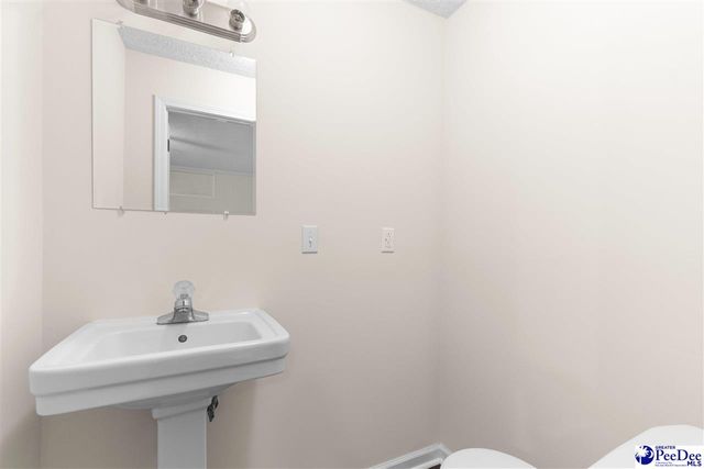 37 York St, Florence, SC 29506