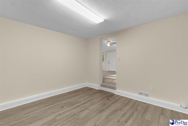 37 York St, Florence, SC 29506