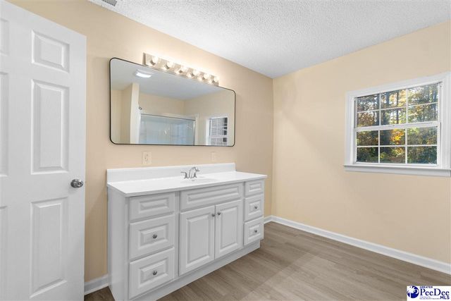 37 York St, Florence, SC 29506