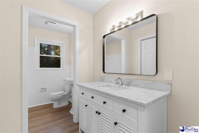 37 York St, Florence, SC 29506