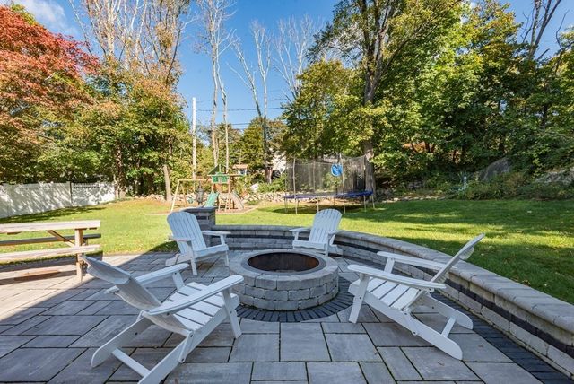 380 Beechwood St, Cohasset, MA 02025