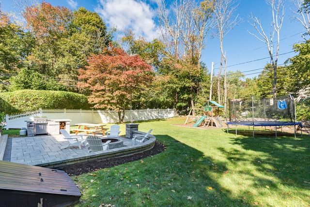 380 Beechwood St, Cohasset, MA 02025