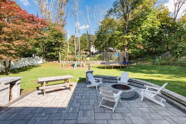 380 Beechwood St, Cohasset, MA 02025