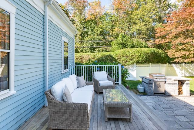 380 Beechwood St, Cohasset, MA 02025