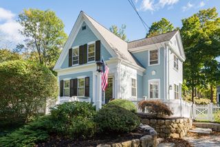 380 Beechwood St, Cohasset, MA 02025