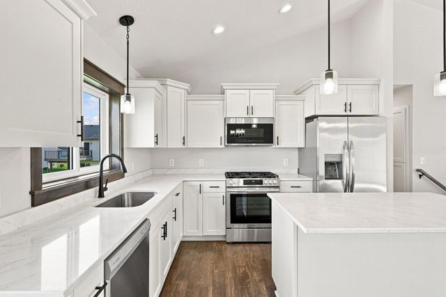 17762 Empire Trail, Lakeville, MN 55044