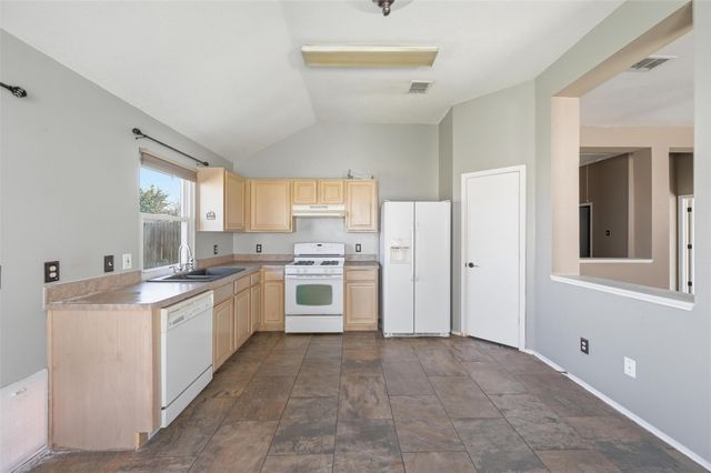 7411 Marsland Lane, Arlington, TX 76001