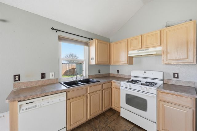 7411 Marsland Lane, Arlington, TX 76001