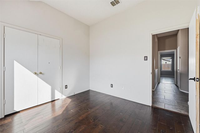 7411 Marsland Lane, Arlington, TX 76001