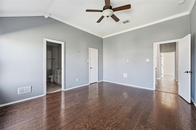 7411 Marsland Lane, Arlington, TX 76001