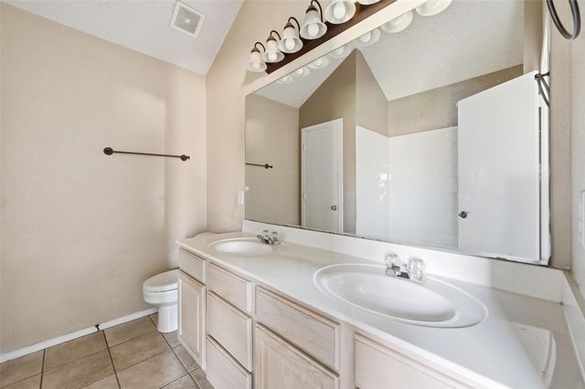 7411 Marsland Lane, Arlington, TX 76001