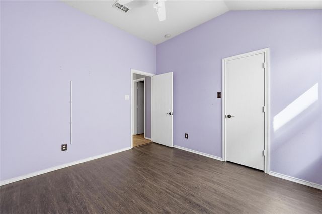 7411 Marsland Lane, Arlington, TX 76001