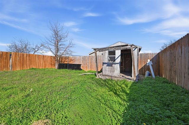 7411 Marsland Lane, Arlington, TX 76001