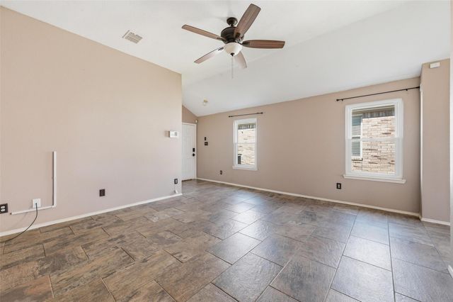 7411 Marsland Lane, Arlington, TX 76001