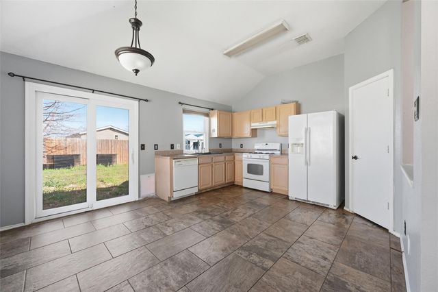 7411 Marsland Lane, Arlington, TX 76001