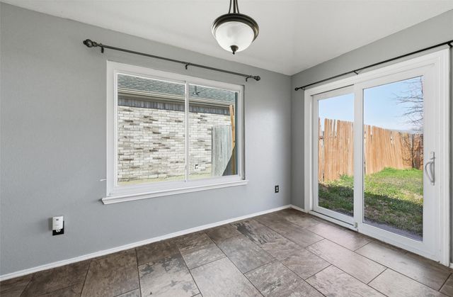 7411 Marsland Lane, Arlington, TX 76001