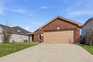 7411 Marsland Lane, Arlington, TX 76001