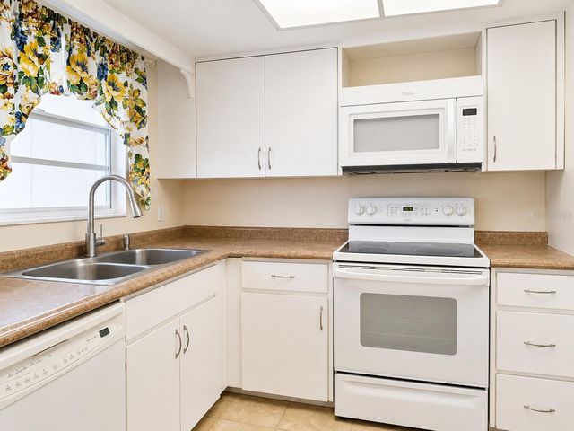 617 PARK CIRCLE 26, Bradenton, FL 34207