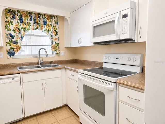 617 PARK CIRCLE 26, Bradenton, FL 34207