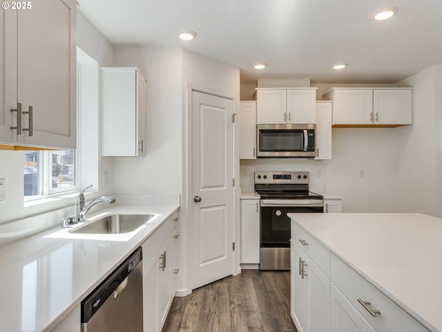 5907 Ne 121ST Way, Vancouver, WA 98686