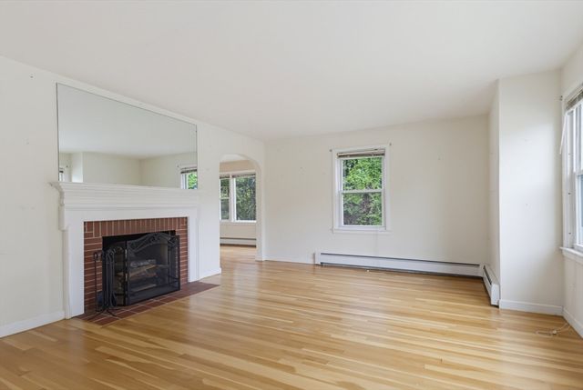 17 Reynolds St, Worcester, MA 01606