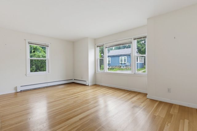 17 Reynolds St, Worcester, MA 01606