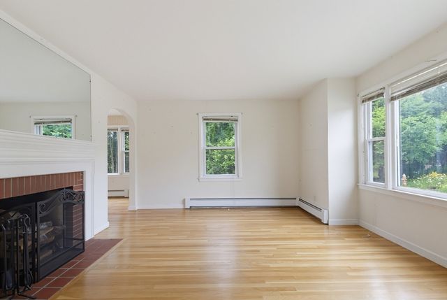 17 Reynolds St, Worcester, MA 01606