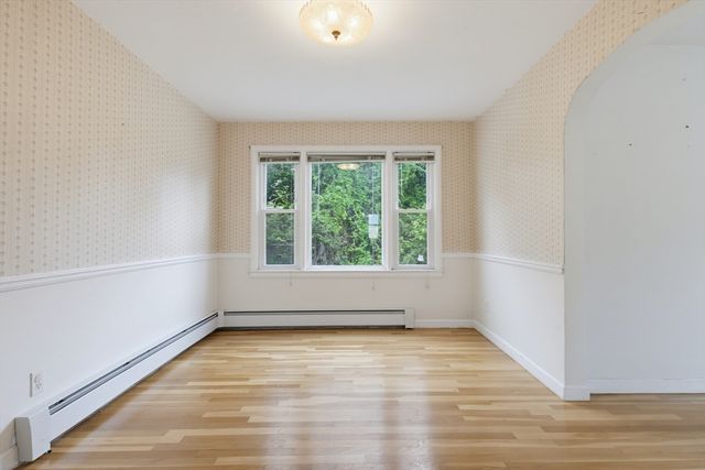 17 Reynolds St, Worcester, MA 01606