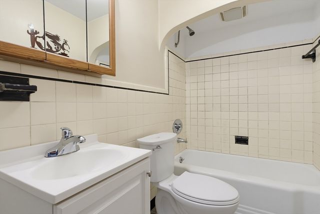 17 Reynolds St, Worcester, MA 01606