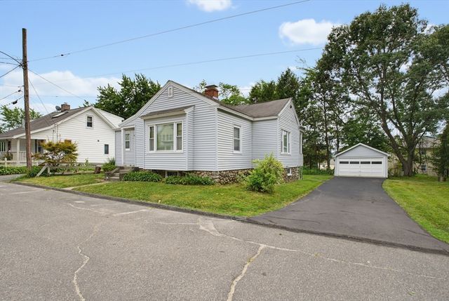 17 Reynolds St, Worcester, MA 01606