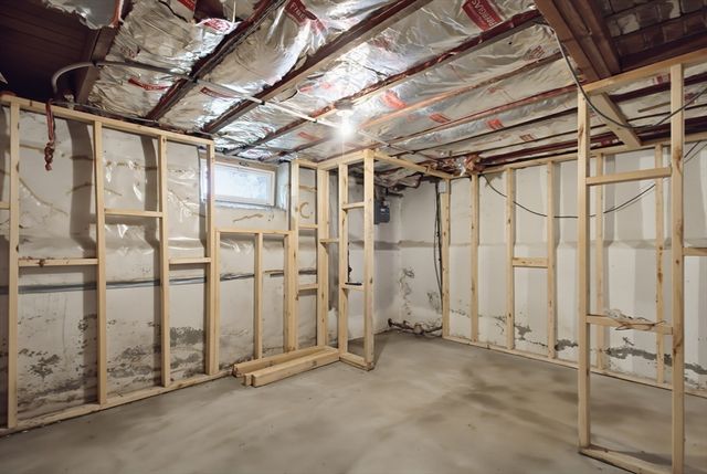 17 Reynolds St, Worcester, MA 01606