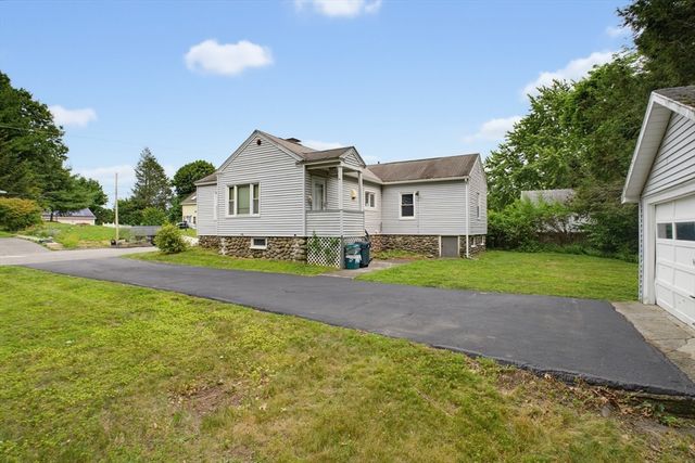 17 Reynolds St, Worcester, MA 01606