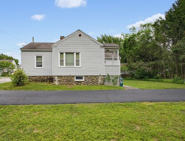 17 Reynolds St, Worcester, MA 01606
