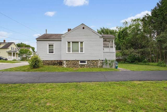 17 Reynolds St, Worcester, MA 01606