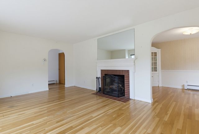17 Reynolds St, Worcester, MA 01606