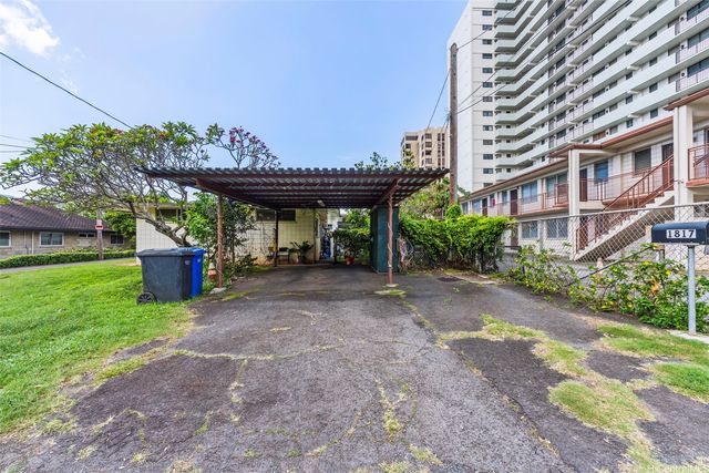 1817 Wilder Avenue, Honolulu, HI 96822