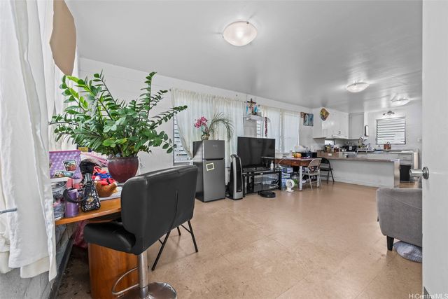 1817 Wilder Avenue, Honolulu, HI 96822