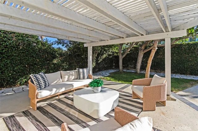 9882 Kings Canyon, Huntington Beach, CA 92646