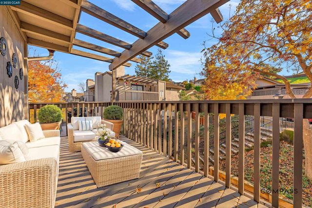 1383 Hull Ln, Martinez, CA 94553