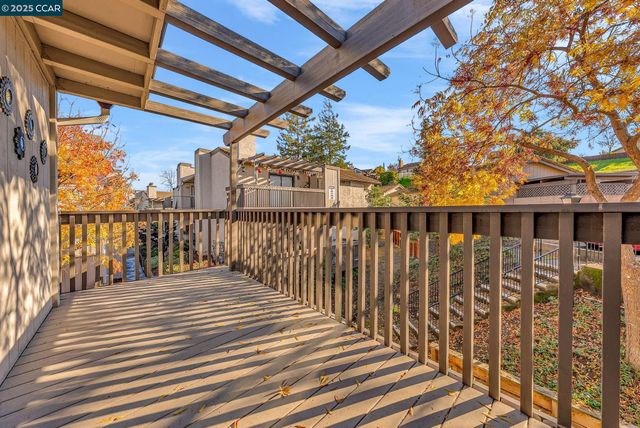 1383 Hull Ln, Martinez, CA 94553