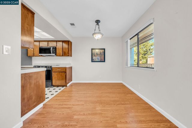 1383 Hull Ln, Martinez, CA 94553