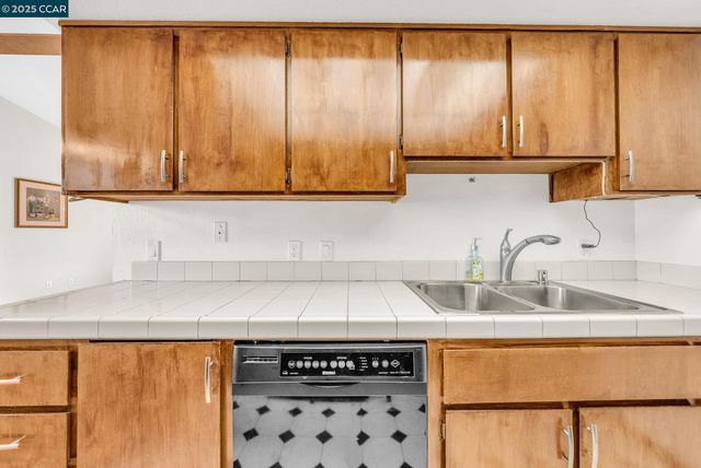 1383 Hull Ln, Martinez, CA 94553