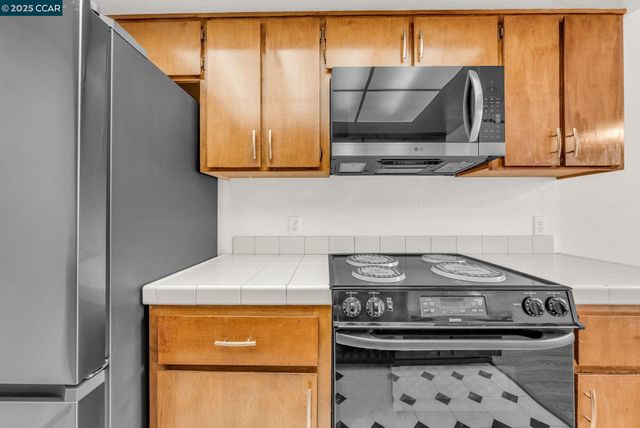 1383 Hull Ln, Martinez, CA 94553