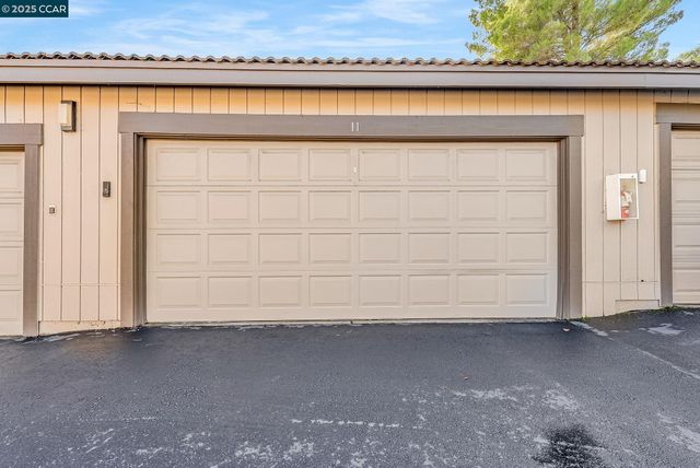 1383 Hull Ln, Martinez, CA 94553