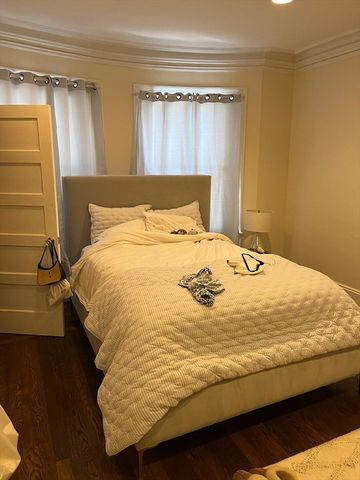 16 Winslow Rd 1, Brookline, MA 02446