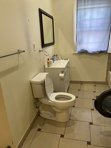 16 Winslow Rd 1, Brookline, MA 02446